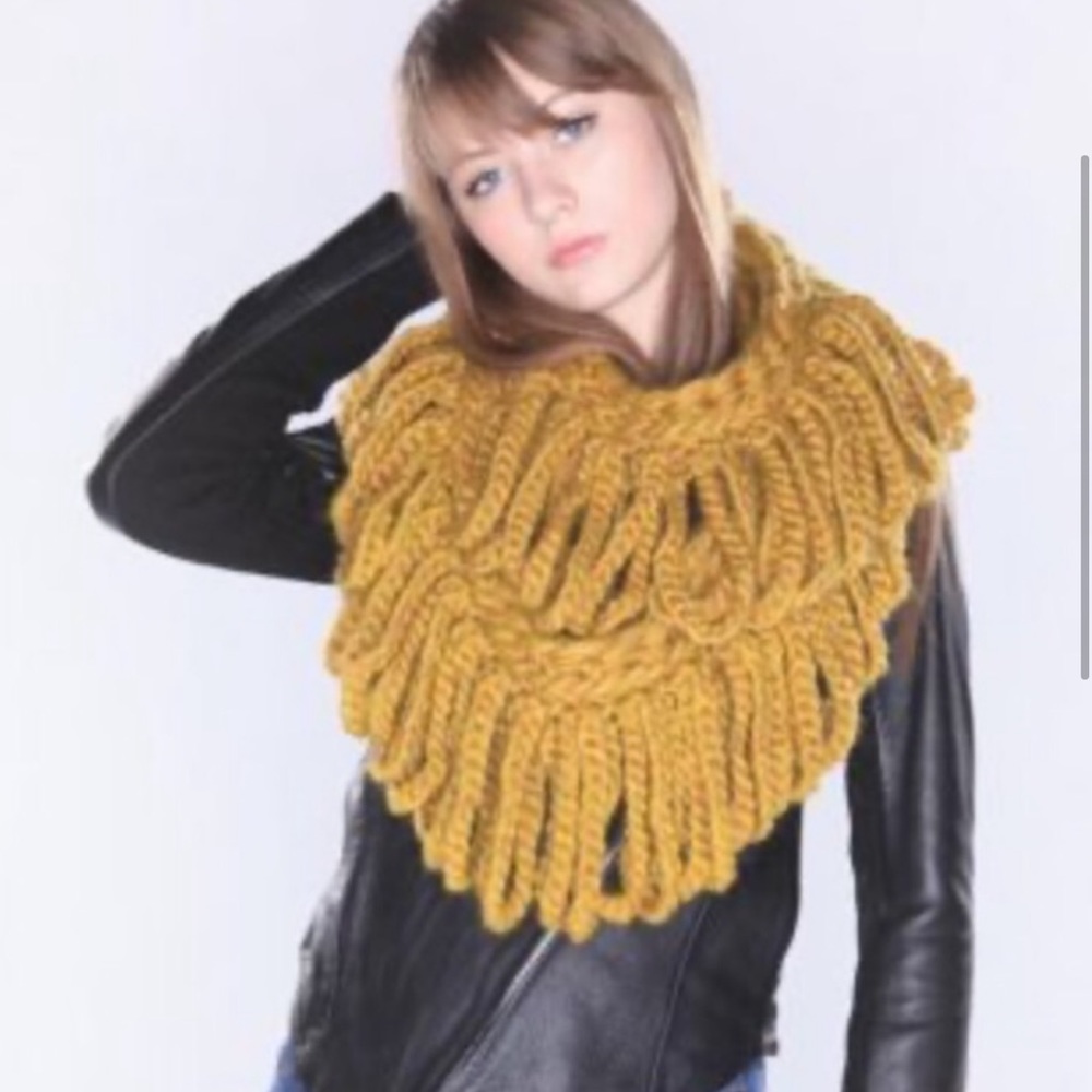 Handmade Wool Infinity Scarf - Picture 5 of 5